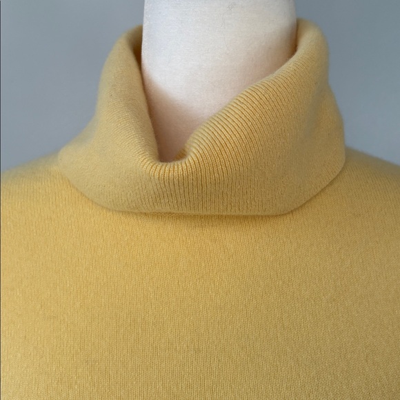 Saffron 100% Cashmere Sweater Butter Yellow Turtleneck Cabincore Size Medium - Picture 5 of 11
